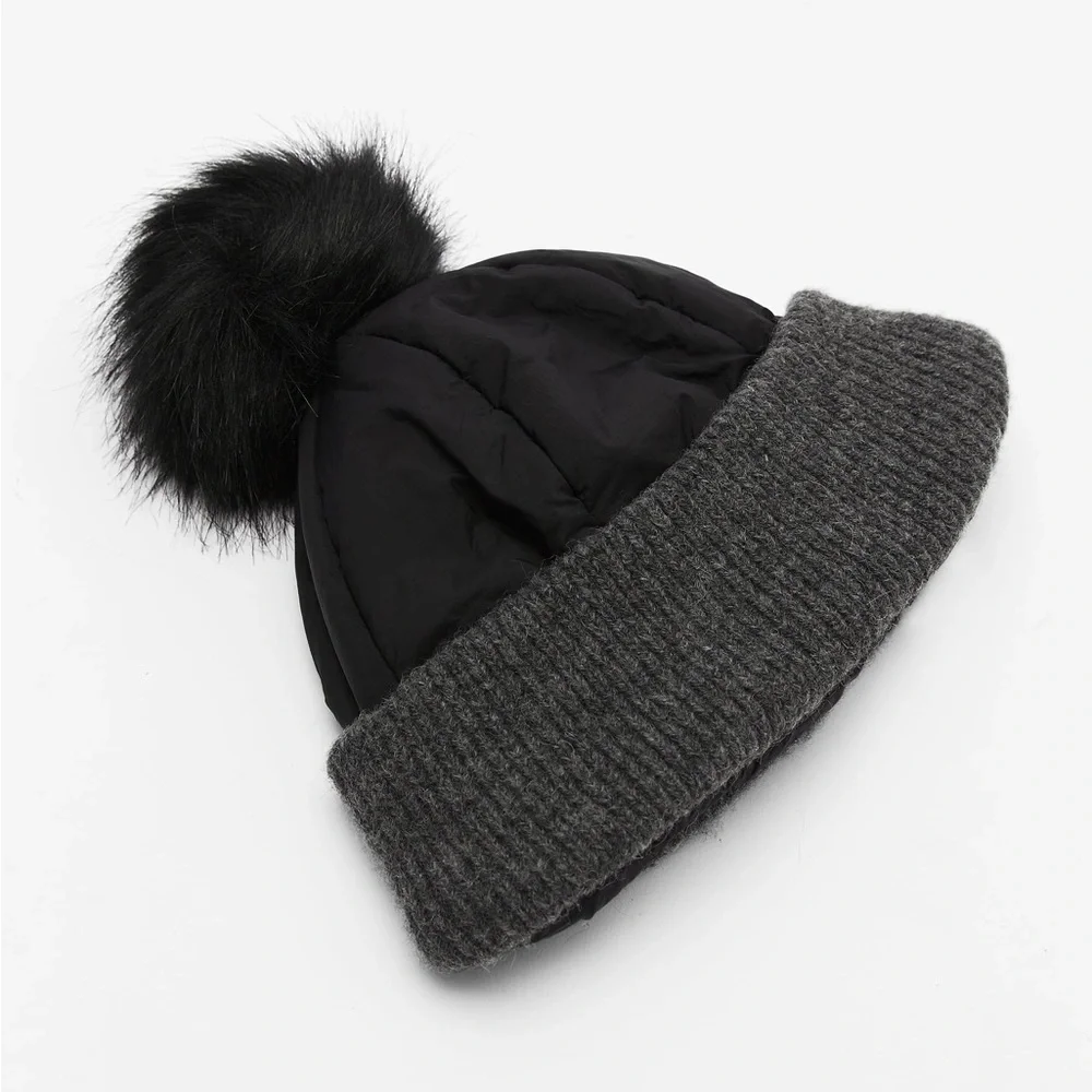 NWT. Zara Black/Grey Quilted Beanie. Size S-M. Ref.